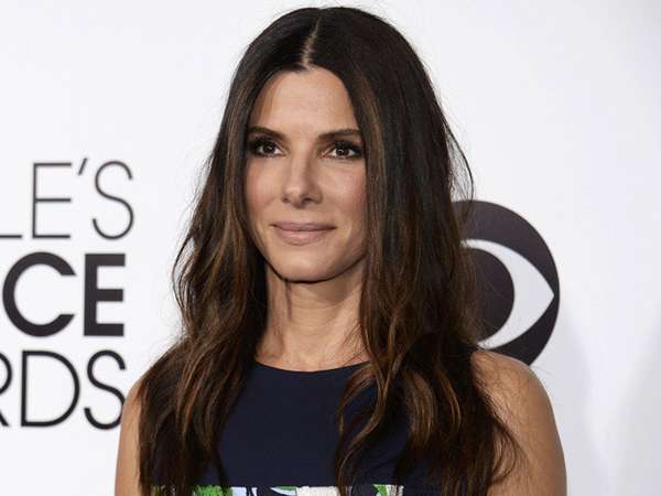Penampilan Sandra Bullock di PCA 2014 Penampilan Sandra Bullock di PCA 2014