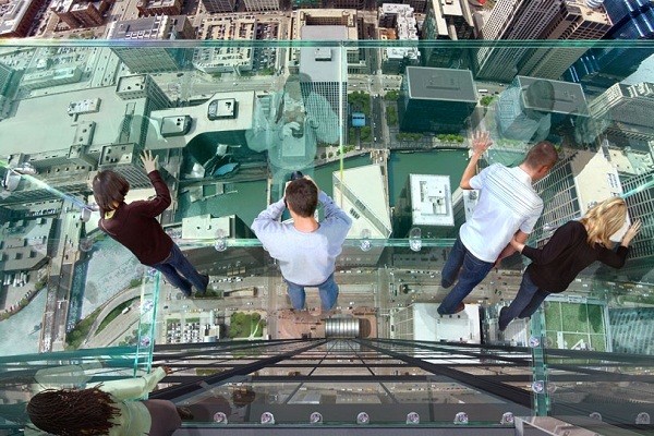 Tempat yang Bikin Jantung Copot, Tapi Pemandangannya Keren