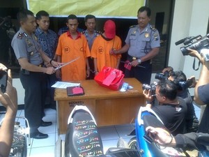 Kaget Ada Patroli Polisi, Penjambret Terjatuh dari Motor dan Ditangkap
