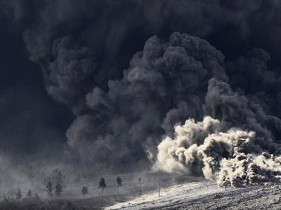 Abu Gunung Sinabung Tutupi Tanaman Warga