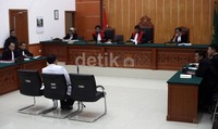 Hercules disidang terkait kasus dugaan pemerasan, ia juga dijerat pasal pencucian uang.