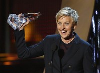 Lewat acara talk show-nya, Ellen DeGeneres berhasil membawa pulang penghargaan Favorite Daytime TV Host. REUTERS/Mario Anzuoni.