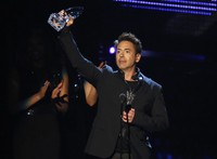 Robert Downey Jr, berhasil mengantongi penghargaan untuk kategori Favorite Action Movie Star lewat perannya di film 'Iron Man'. Film tersebut juga sukses memboyong dua penghargaan yakni, Favorite Action Movie dan Favorite Movie. REUTERS/Mario Anzuoni.
