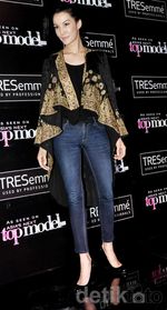 Nadya Hutagalung Tetap Cantik di Usia 39 Tahun