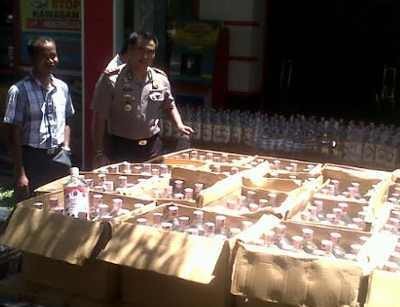 Ribuan Botol Miras Tak Berizin Diamankan