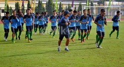 Setelah menyelesaikan persiapan tahap pertama --peningkatan fisik-- di kawasan Batu, Jawa Timur, selama dua bulan lamanya, timnas U-19 kini menjalani persiapan tahap kedua di Yogyakarta. Tahap ini merupakan fase spesifik, yakni pematangan taktik, strategi, dan perbaikan teknik pemain.