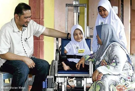 Meski Terlahir Tanpa Lengan dan Kaki, Gadis Ini Tetap Semangat ke Sekolah