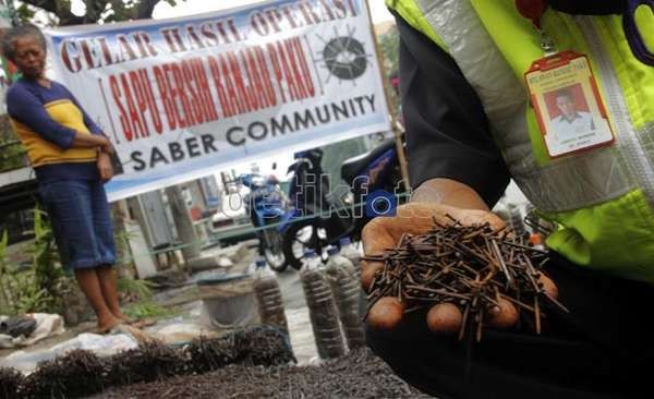  Derita Relawan Ranjau Paku, dari Dikeroyok hingga Ditabrak Motor Pelaku