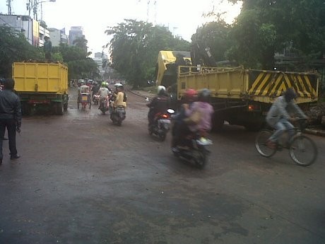  Lalu Lintas Tempat Pohon Tumbang di Jl Kwitang Sudah Dibuka