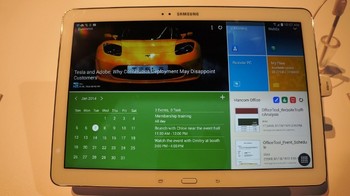     Galaxy Note Pro ini mengusung interface seperti majalah yang Samsung sebut Magazine UX. Bentuknya kotak-kotak Mirip dengan yang ada pada Windows Phone, hanya saja yang ini lebih besar ukurannya. Jika tak suka, pengguna juga bisa mengganti Home Screen tersebut dengan tampilan khas tablet Samsung.