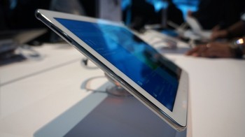 Galaxy Tab Pro mengandalkan chip Qualcomm Snapdragon 800 dengan prosesor 4 inti berkecepatan 2,3 GHz dan RAM 3 GB.