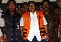 Berompi tahanan oranye, Anas keluar gedung KPK sekitar pukul 18.44 WIB. Lamhot Aritonang/detikFoto.