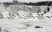 Air terjun Niagara yang membeku akibat suhu dingin beberapa hari terakhir di Ontario. REUTERS/Aaron Harris.