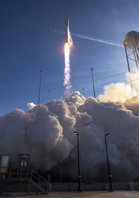 Ini adalah pengiriman kargo pertama dari delapan rangkaian pengiriman suplai dengan kontrak komersial sebesar US$1,9 miliar dengan badan antariksa AS (NASA). REUTERS/NASA/Bill Ingalls/Handout.