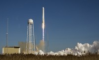 Roket ini mencapai orbit 10 menit kemudian. REUTERS/NASA/Bill Ingalls/Handout     