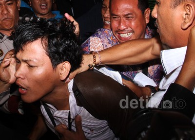 Pelempar Telur ke Anas Diamankan