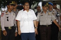 Anas juga tak terlihat membawa koper atau apapun. Ia juga tampak datang seorang diri. Lamhot Aritonang/detikFoto.