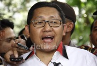     Anas juga sempat bercanda. Siapa bilang Anas tidak mau dipanggil KPK, memang tidak mau. Nama saya Anas masa dipanggil KPK ujar mantan Ketum PD tersebut. Lamhot Aritonang/detikFoto.