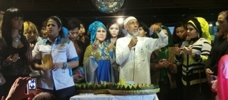 Elvy Sukaesih Siap Wariskan Tahta Ratu Dangdut ke Sang Putri