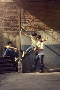 Terlahir sebagai sebuah keluarga, Mikha Angelo, Reuben Nathaniel dan Mada Emmanuelle memutuskan bersama-sama bermusik. (dok. Sony Music)