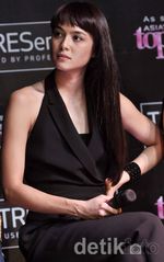 Rambut Hitam si Cantik Mariana Renata