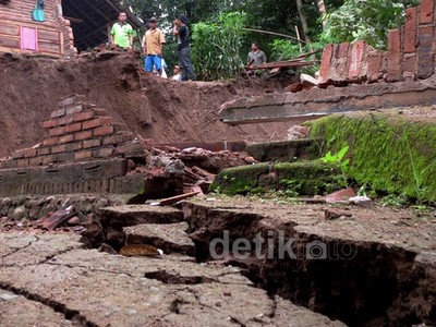 Tanah Amblas, 9 Rumah Rusak Berat