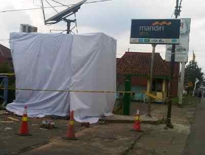 Pasca Ledakan, ATM Mandiri Karangploso Dibungkus Terpal Putih