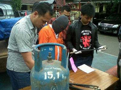 Polisi Bongkar Praktik Pengoplosan LPG 12 Kg