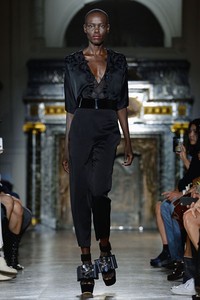 John Galliano. Spring Summer 2014. aris Fashion Week 2014. [Photo by Pascal Le Segretain/Getty Images]