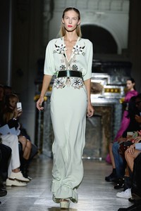 John Galliano. Spring Summer 2014. aris Fashion Week 2014. [Photo by Pascal Le Segretain/Getty Images]