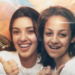 Begini Wajah Kim Kardashian dan Nicole Richie Saat Masih Remaja
