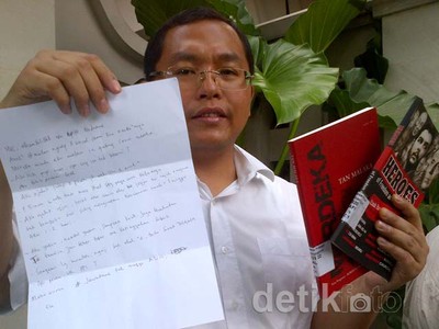 Buku, Makanan dan Surat untuk Anas di Tolak KPK