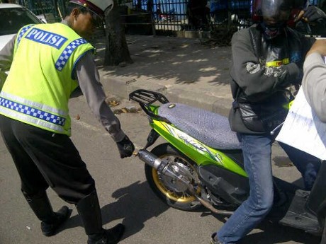 15 Pemotor Berknalpot Racing Ditilang Polisi