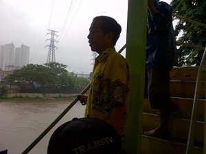 Jakarta Hujan Deras, Jokowi Tinjau Daerah Rawan Banjir