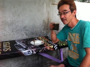 Tomura Saburo, Mengajar Bahasa Jepang di Samarinda Demi Menyambung Hidup