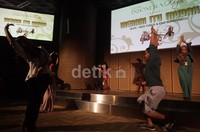 Kegiatan itu juga untuk mendekatkan kembali budaya tradisional dan kesenian Indonesia.