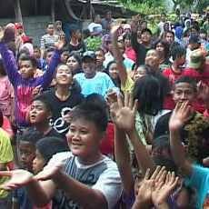 Peringati Mauludan Warga Madiun Gelar Tradisi Sebar Udikan