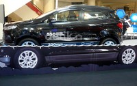 Sebagai SUV, mobil ini sanggup menembus banjir dengan ketinggian 550 mm. Sementara jarak bebas ke tanah mencapai 200 mm. Ideal untuk berbagai jalan.