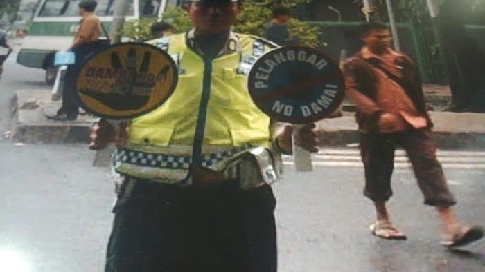 Polda Metro Jaya Mulai Kampanye Damai No, Tilang Yes di Jalan