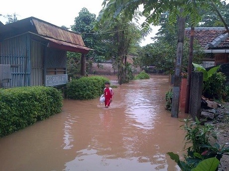 Pak Jokowi, Kampung Molek Cipayung Kebanjiran Dua Hari Tak Ada Bantuan