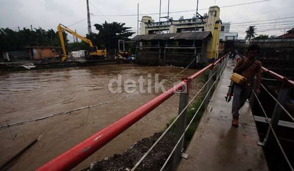  1.368 Warga Bukit Duri Diungsikan 