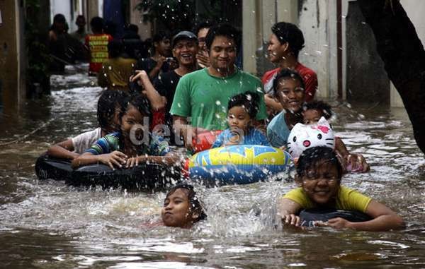 Ahok Keluhkan Korban Banjir yang Minta Delivery Bantuan