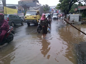 Air Surut, Jakarta-Bekasi via Pondok Gede Lancar