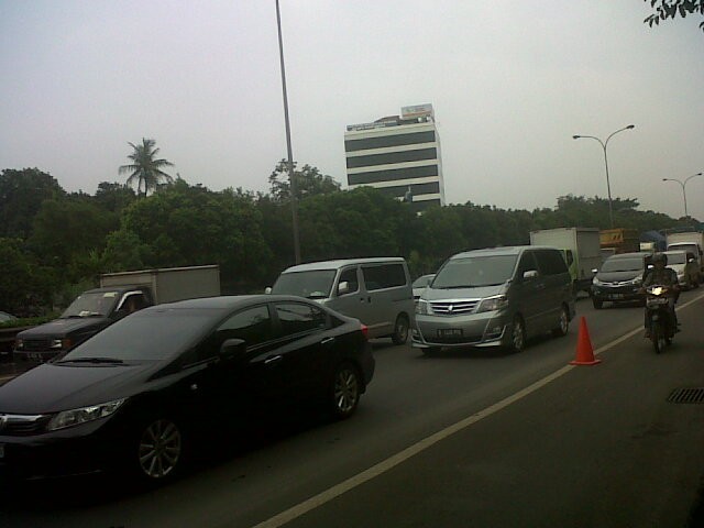 TB Simatupang Belum Dapat Dilewati, Tol Lenteng Agung 2 Tersendat