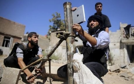 Para Militan Suriah Terus Saling Bunuh, 100 Orang Tewas