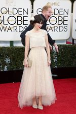 Kecantikan Zooey Deschanel di Golden Globe 2014