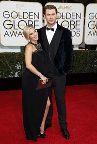 Chris Hemsworth dan Elsa Pataky tampil serasi. REUTERS/Danny Moloshok.
