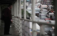 Hujan yang tak kunjung reda dalam 2 hari ini menyebabkan meluapnya sungai ciliwung.