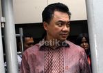 Dino Jenguk Andi Mallarangeng di Rutan KPK