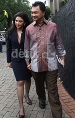 Dino Jenguk Andi Mallarangeng di Rutan KPK